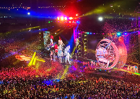多宝电竞透明屏和荧光棒产品燃爆周杰伦海口演唱会