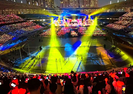 多宝电竞LED透明屏和荧光棒闪耀周杰伦呼和浩特演唱会（第一场）