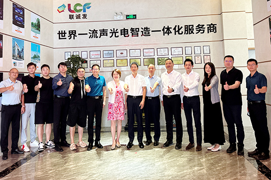 深圳市宝安区委常委、统战部部长卫树强一行莅临多宝电竞考察调研